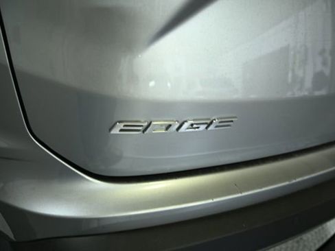 Used 2020 Ford Edge SEL w/ Convenience Package image 16