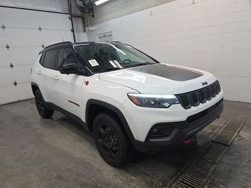 Used 2024 Jeep Compass Trailhawk w/ Trailhawk Elite Group image 2