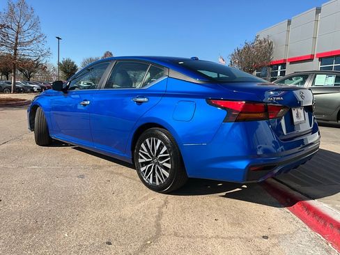 Used 2025 Nissan Altima 2.5 SV image 8