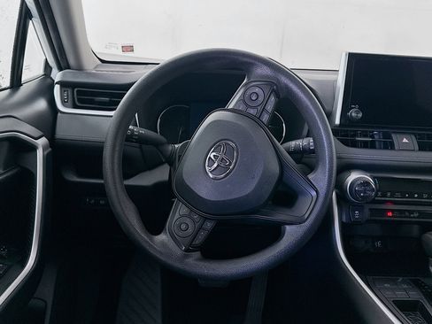Used 2025 Toyota RAV4 XLE FWD image 18