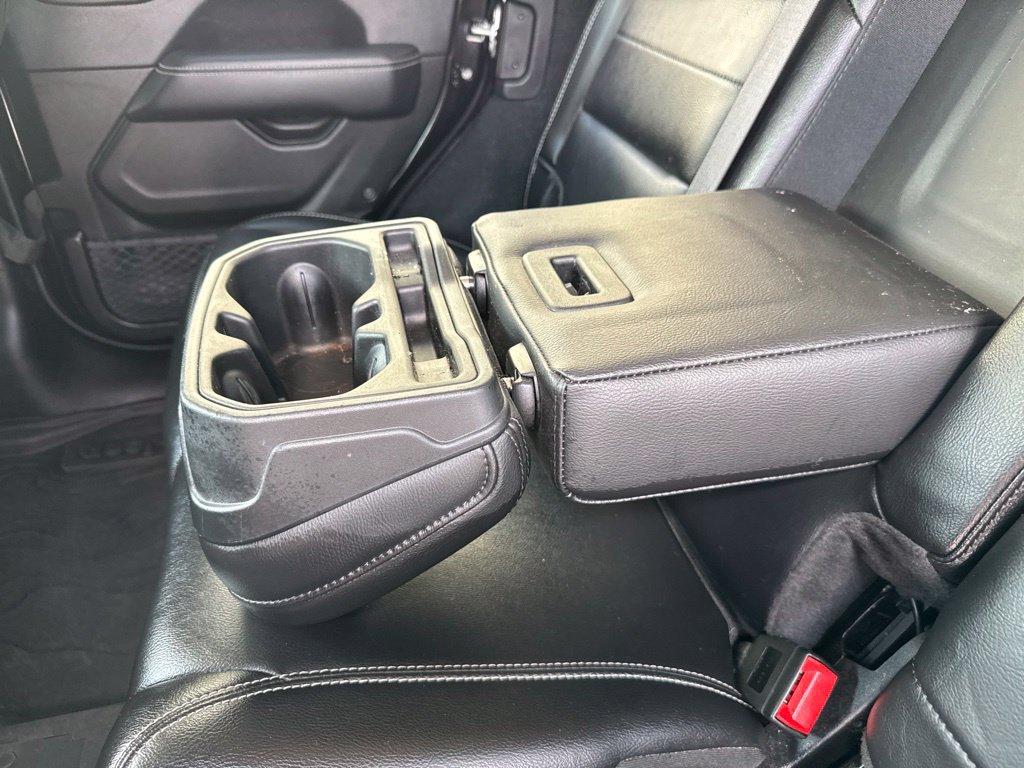Used 2019 Jeep Wrangler Unlimited Sahara AWD/4WD image 14