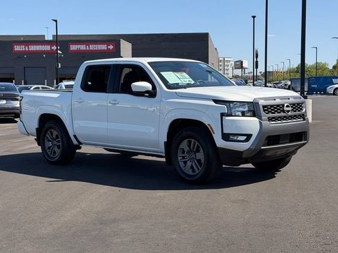 Certified 2025 Nissan Frontier SV w/ SV Convenience Package RWD image 9