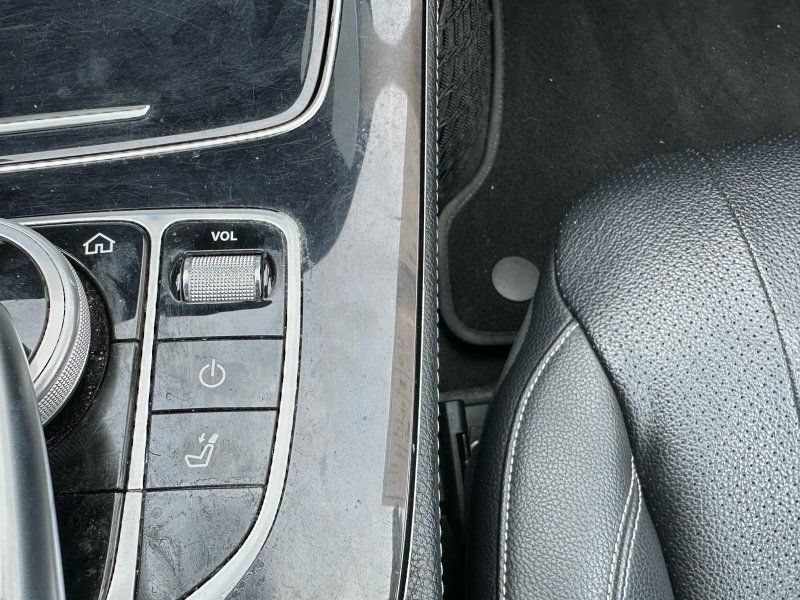 Used 2017 Mercedes-Benz E 400 4MATIC Wagon image 25