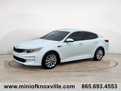 Used 2018 Kia Optima LX w/ 17" Alloy Wheels Package FWD image 7