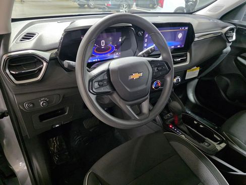 Used 2025 Chevrolet TrailBlazer LS w/ LS Convenience Package AWD/4WD image 24