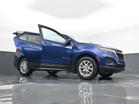 Used 2022 Chevrolet Equinox LS w/ LS Convenience Package AWD/4WD image 31