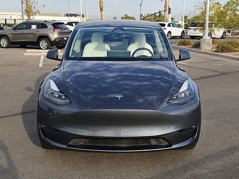 Used 2023 Tesla Model Y Long Range AWD/4WD image 2