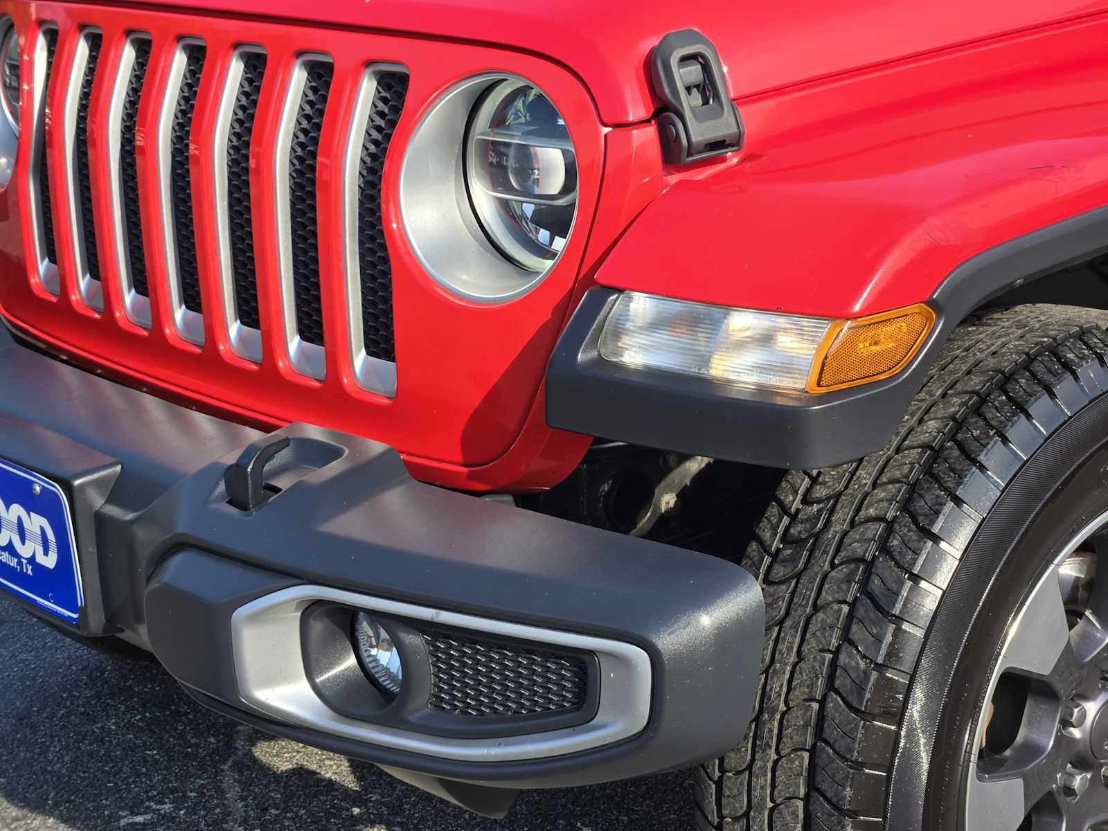 Used 2018 Jeep Wrangler Unlimited Sahara AWD/4WD image 9