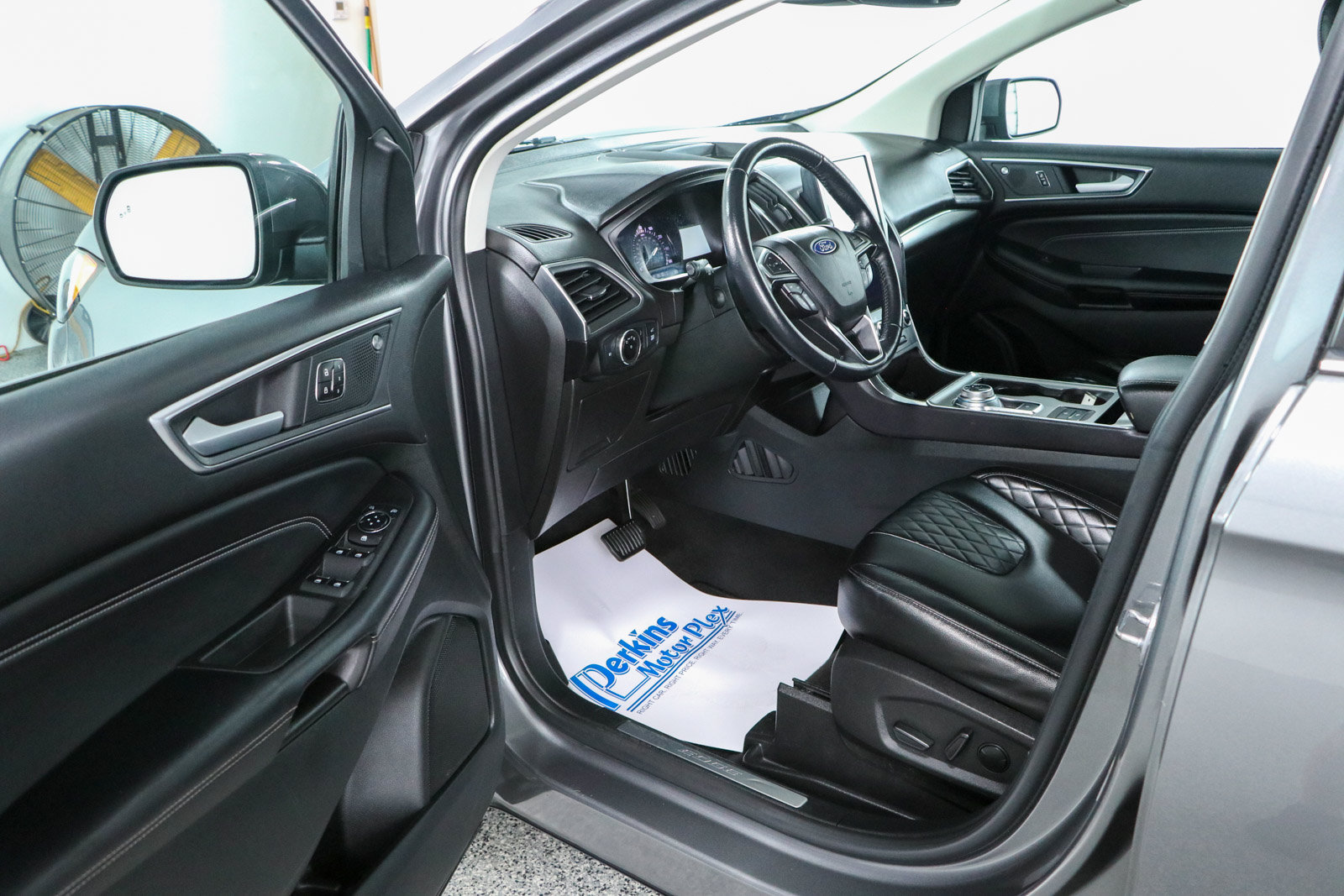 Used 2023 Ford Edge Titanium AWD/4WD image 3
