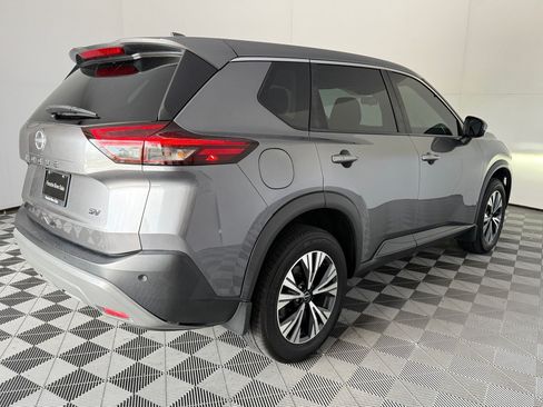 Used 2022 Nissan Rogue SV FWD image 9