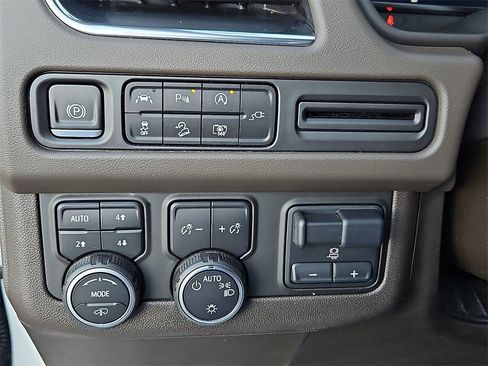 Used 2022 Chevrolet Tahoe Z71 w/ Z71 Off-Road Package image 22