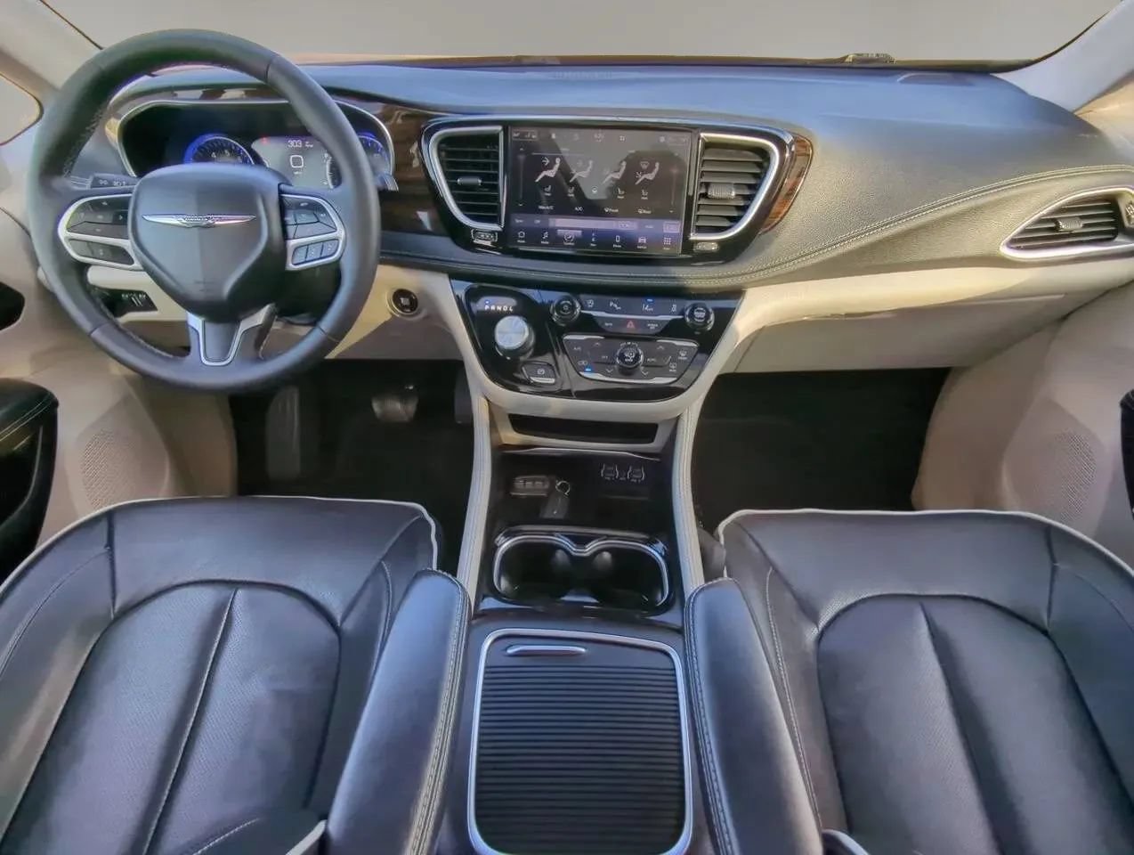 Used 2023 Chrysler Pacifica Limited FWD image 22
