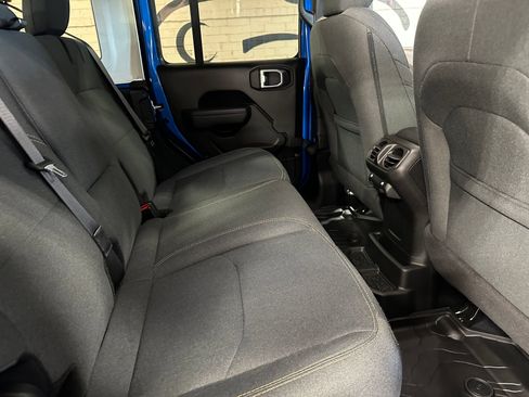 Used 2024 Jeep Wrangler Unlimited AWD/4WD image 19