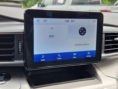 Used 2022 Ford Explorer XLT w/ Equipment Group 202A AWD/4WD image 17