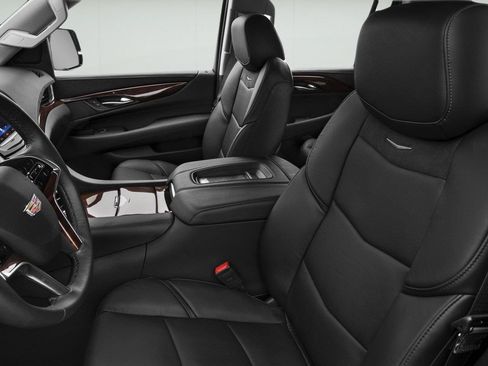 Used 2017 Cadillac Escalade Premium Luxury AWD/4WD image 4