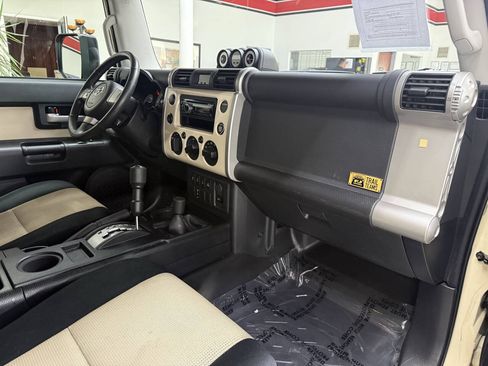 Used 2010 Toyota FJ Cruiser 4WD image 17