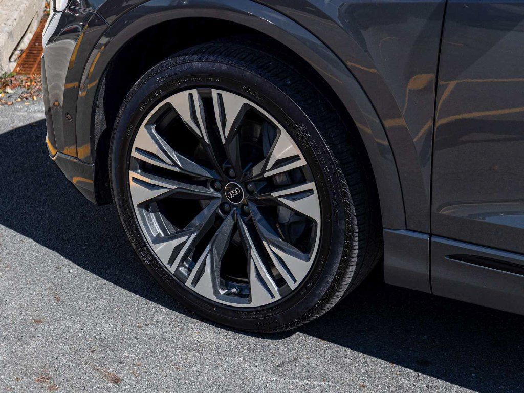 Used 2025 Audi Q8 Premium Plus AWD/4WD image 8
