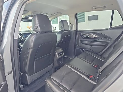 Used 2024 GMC Terrain SLT image 17