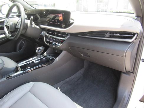 Used 2024 Buick Envista Avenir FWD image 11