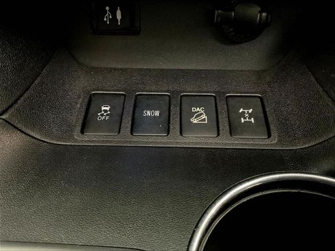 Used 2016 Toyota Highlander Limited AWD/4WD image 40