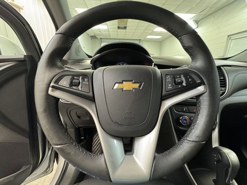 Used 2018 Chevrolet Trax LT w/ LT Convenience Package image 30