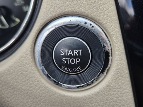 Used 2017 Nissan Rogue SV image 16