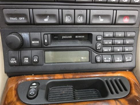 Used 2000 Jaguar XK8 Convertible image 14