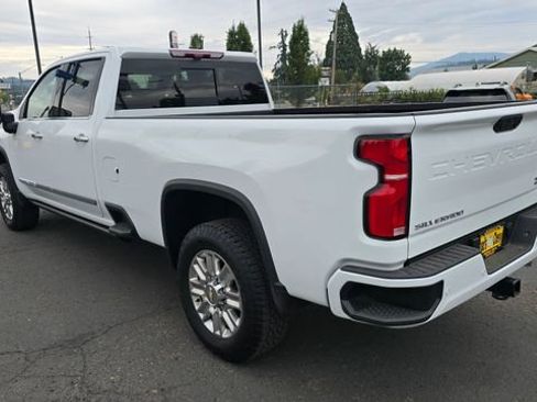 Used 2025 Chevrolet Silverado 2500 High Country w/ Technology Package image 6