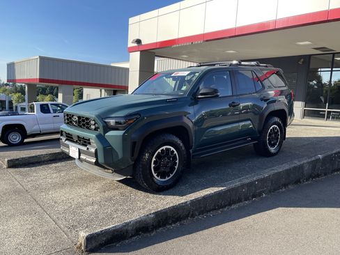 Certified 2025 Toyota 4Runner TRD Off-Road AWD/4WD image 4