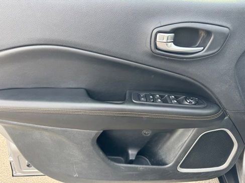Used 2019 Jeep Compass Limited image 15