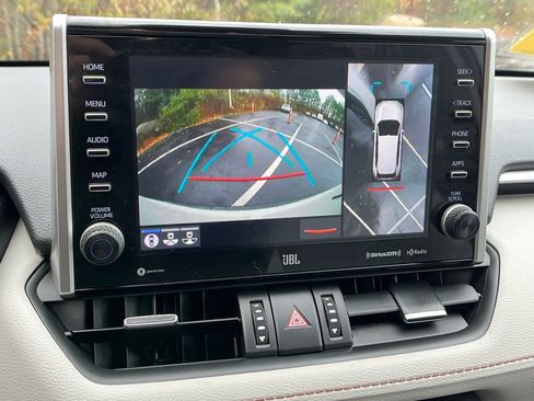 Used 2022 Toyota RAV4 Limited image 17