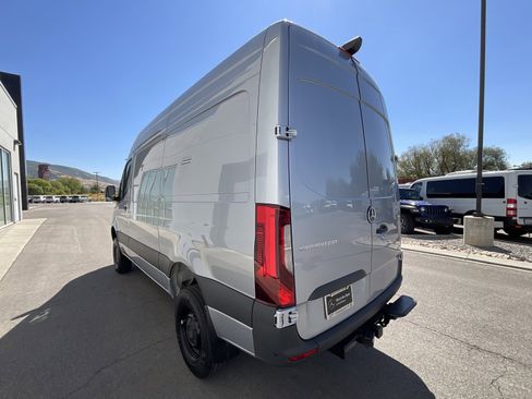 Used 2025 Mercedes-Benz Sprinter 2500 image 11
