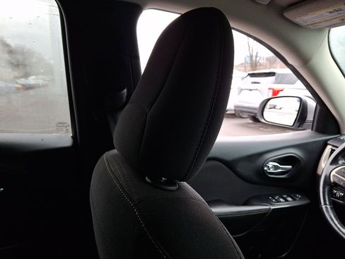 Used 2017 Jeep Cherokee Latitude w/ Cold Weather Group image 13