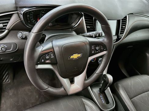 Used 2017 Chevrolet Trax LT w/ LT Convenience Package FWD image 18