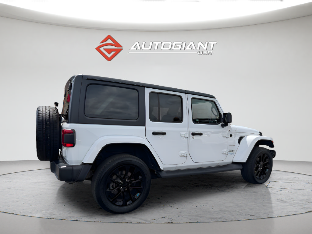 Used 2022 Jeep Wrangler Unlimited Sahara AWD/4WD image 9