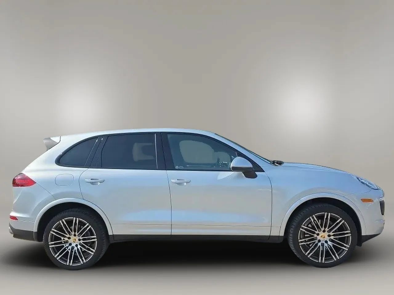 Used 2017 Porsche Cayenne AWD/4WD image 9