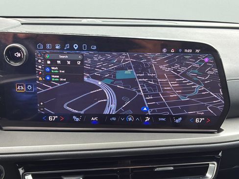 Used 2025 Chevrolet Traverse LT FWD image 28