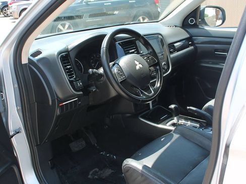Used 2017 Mitsubishi Outlander SEL FWD image 12