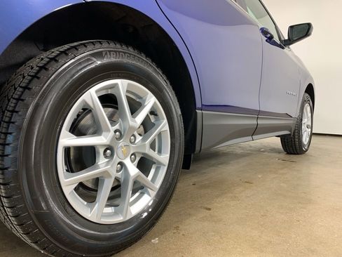 Used 2023 Chevrolet Equinox LT w/ Driver Convenience Package image 9