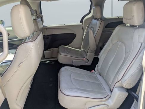Used 2020 Chrysler Pacifica Limited FWD image 14