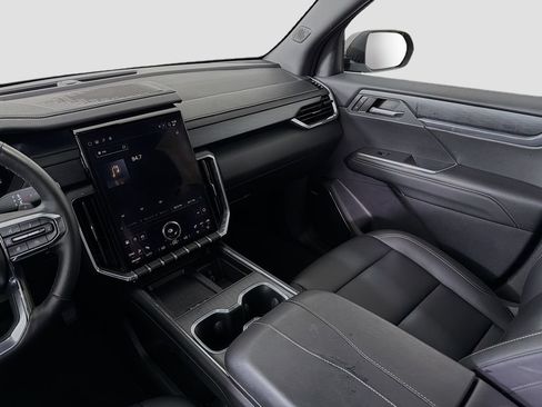 Used 2024 GMC Acadia Elevation FWD image 28