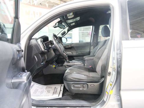 Used 2020 Toyota Tacoma TRD Sport image 16