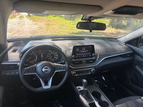 Used 2025 Nissan Altima 2.5 SV FWD image 34