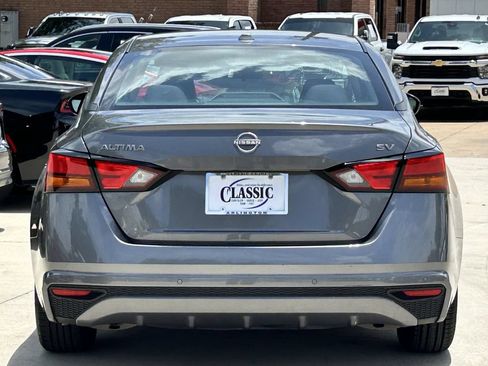 Used 2024 Nissan Altima 2.5 SV FWD image 5
