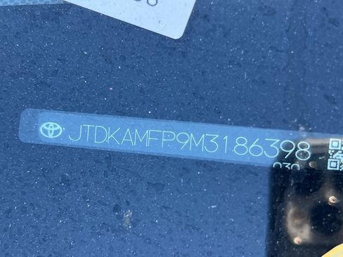 Used 2021 Toyota Prius Prime LE FWD image 23
