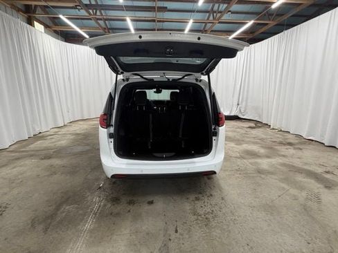 Used 2023 Chrysler Pacifica Touring-L w/ S Appearance Package FWD image 22