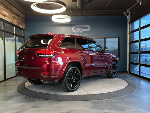 Used 2019 Jeep Grand Cherokee Altitude AWD/4WD image 3