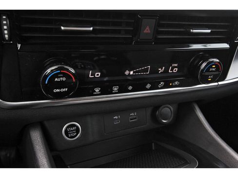 Used 2022 Nissan Rogue SV FWD image 25