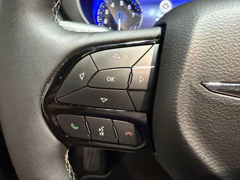 Used 2025 Chrysler Pacifica Limited AWD/4WD image 37