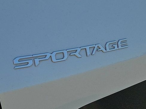 Used 2023 Kia Sportage LX FWD image 11
